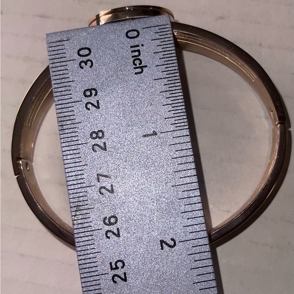 WOMEN'S STAINLESS STEEL GOLDEN BRACELET - Picture 9 of 9